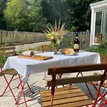 La Tiote Maison * Fiennes