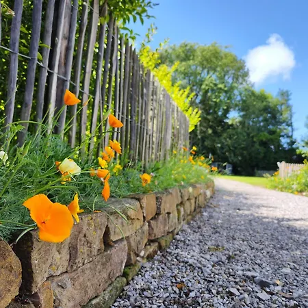 La Tiote Maison * Fiennes