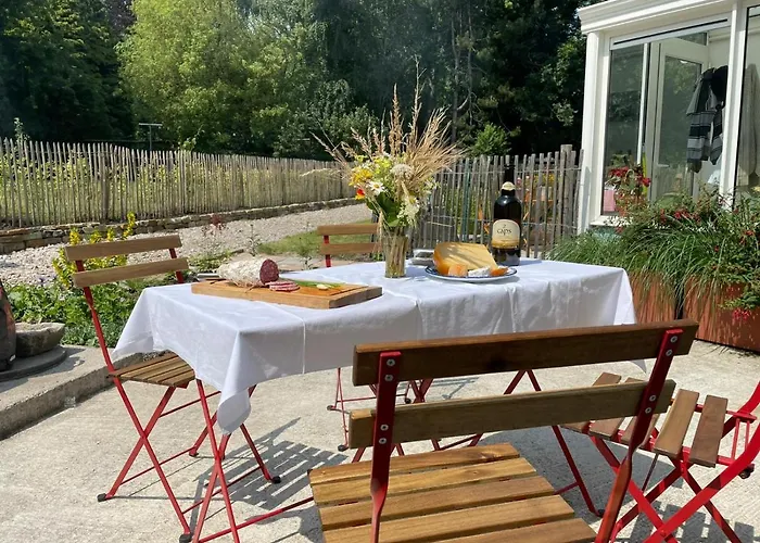 La Tiote Maison * Fiennes